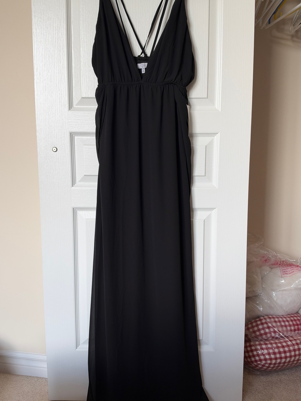 Elegant Black Floor Length Gown with Strappy Back